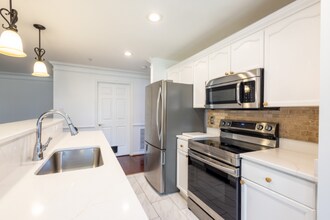 2406 Dominion Dr in Frederick, MD - Building Photo - Building Photo