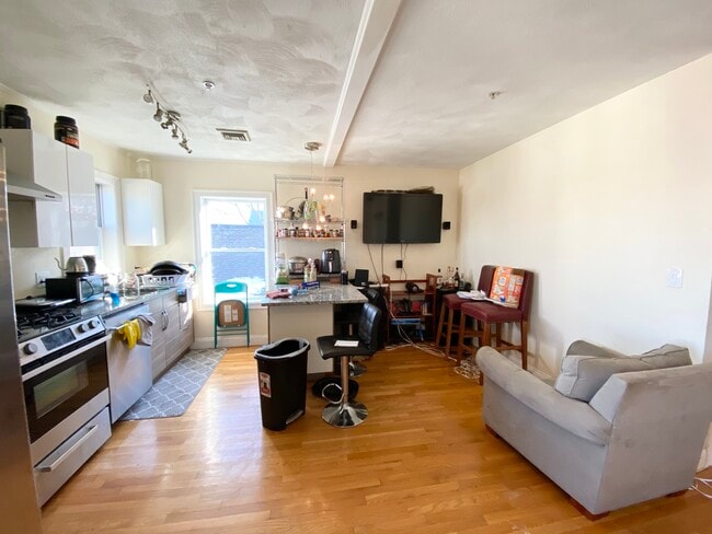 128 Hillside St, Unit 3T in Boston, MA - Building Photo - Building Photo