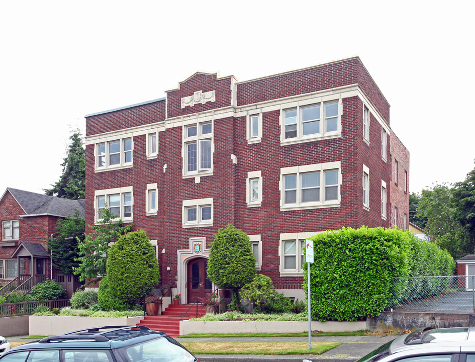 411 63rd St in Seattle, WA - Building Photo