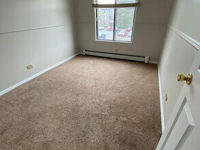 125 S Gregory St, Unit 10 in Aurora, IL - Foto de edificio - Building Photo