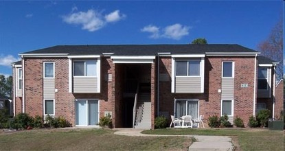 Rosehill Gardens in Fayetteville, NC - Building Photo - Building Photo