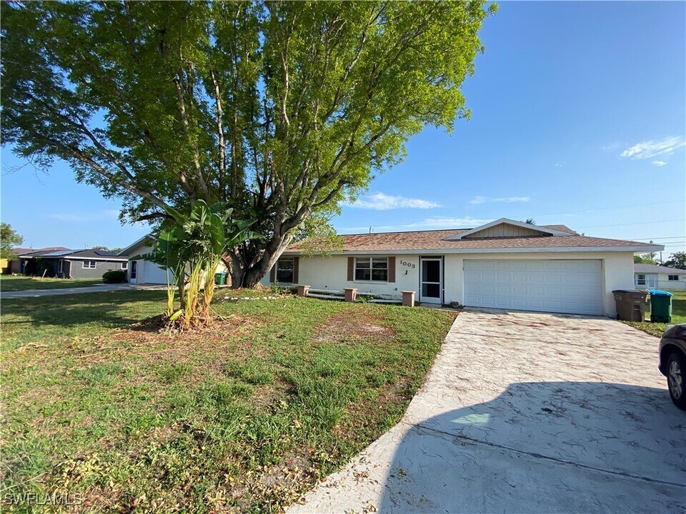 1003 SE 26th St in Cape Coral, FL - Building Photo