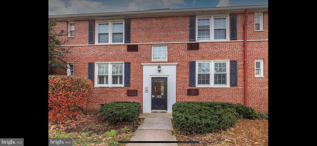 202 N George Mason Dr in Arlington, VA - Building Photo