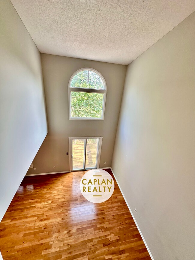 255 Pine Rock Ave in Hamden, CT - Building Photo - Building Photo