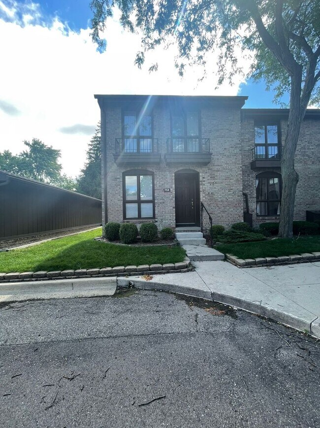 758 Greenhills Dr in Ann Arbor, MI - Building Photo - Building Photo