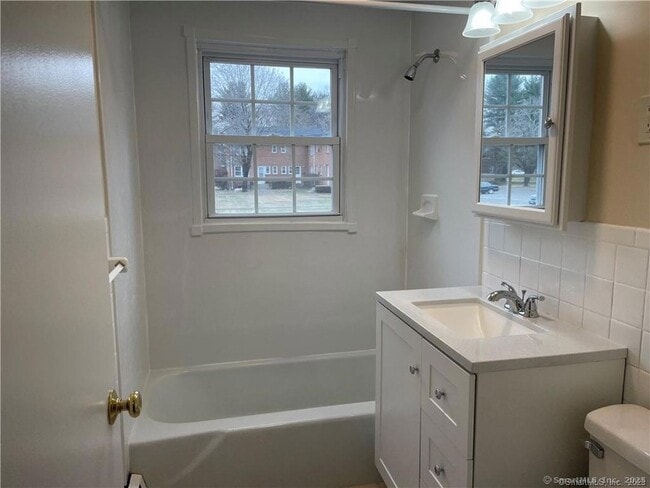 7 Grandview Dr in Farmington, CT - Foto de edificio - Building Photo