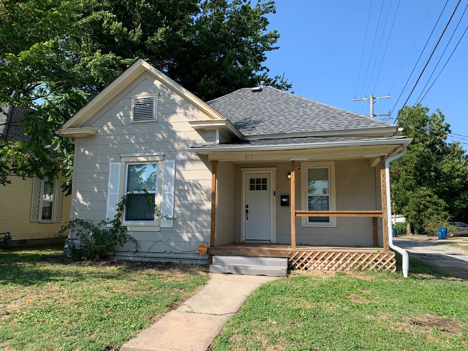 815 W 6th St in Joplin, MO - Building Photo