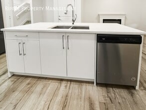 7257 Chivers Pl SW in Edmonton, AB - Building Photo - Building Photo