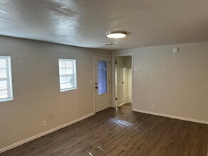 2317 SW 48th St in Oklahoma City, OK - Foto de edificio - Building Photo