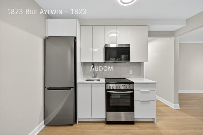 property at 1823 Rue Aylwin