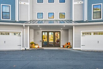 401 Albany Turnpike in Canton, CT - Building Photo - Building Photo