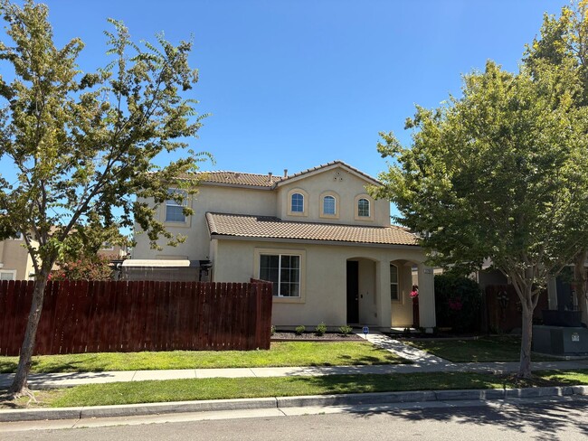 2799 Crested St in West Sacramento, CA - Building Photo - Building Photo