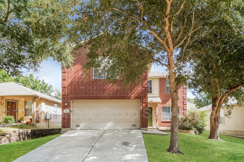 212 Hereford St in Cibolo, TX - Foto de edificio