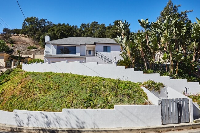 4007 Sumac Dr in Sherman Oaks, CA - Foto de edificio - Building Photo