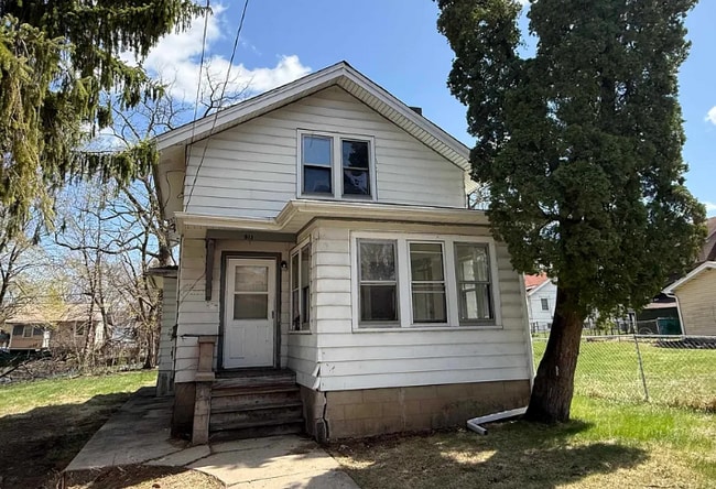 property at 513 N Sunset Ave