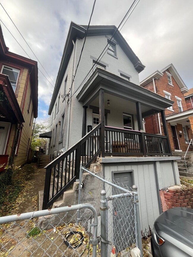 2343 Stratford Ave in Cincinnati, OH - Building Photo - Building Photo