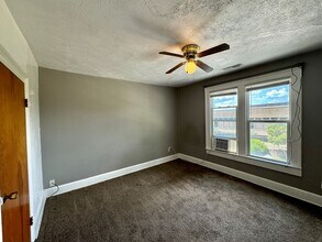 302 S Prairie St-Unit -03 in Bloomington, IL - Foto de edificio - Building Photo