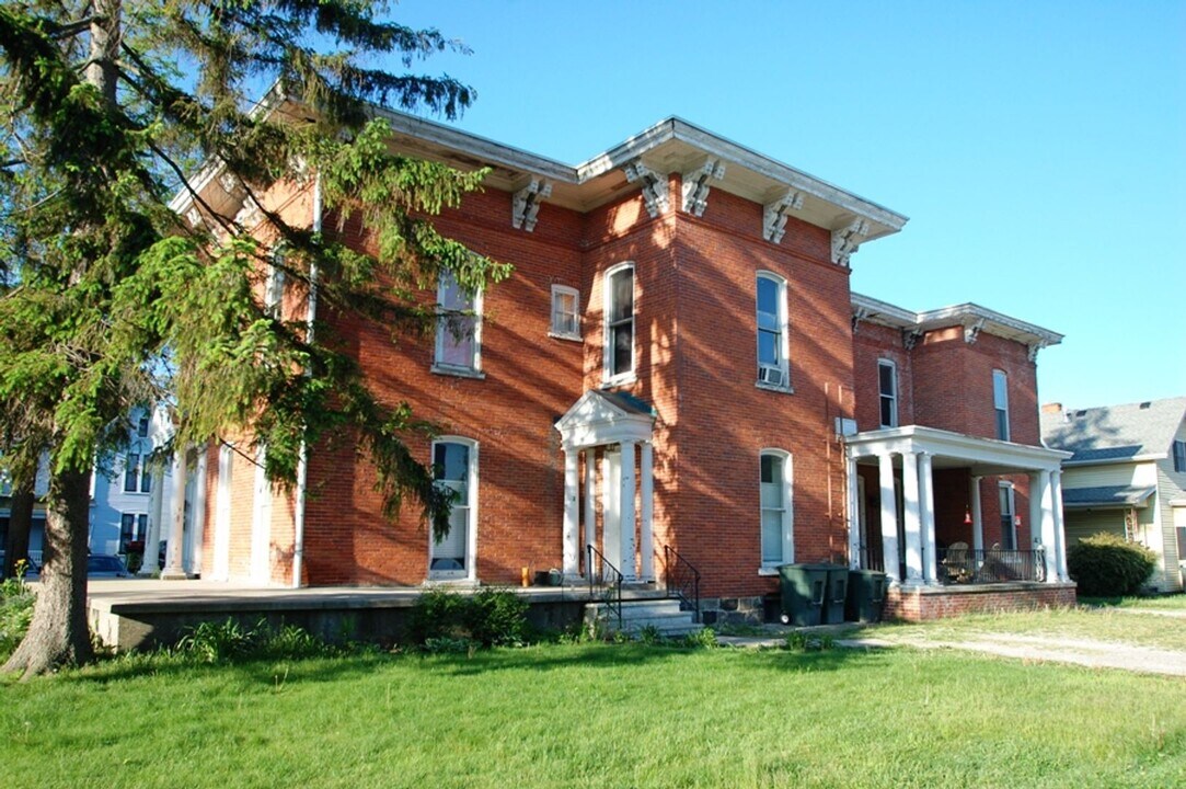 203 S 6th St in Goshen, IN - Building Photo