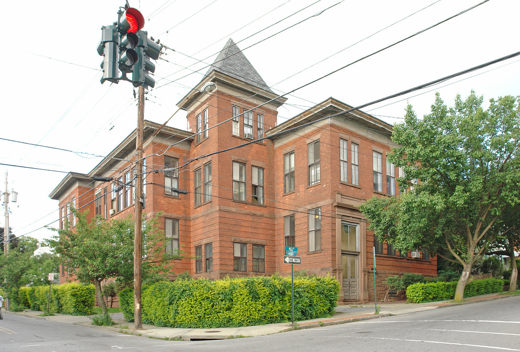 197 Mill St in Poughkeepsie, NY - Building Photo