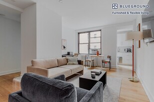 160 E 48th St in New York, NY - Building Photo