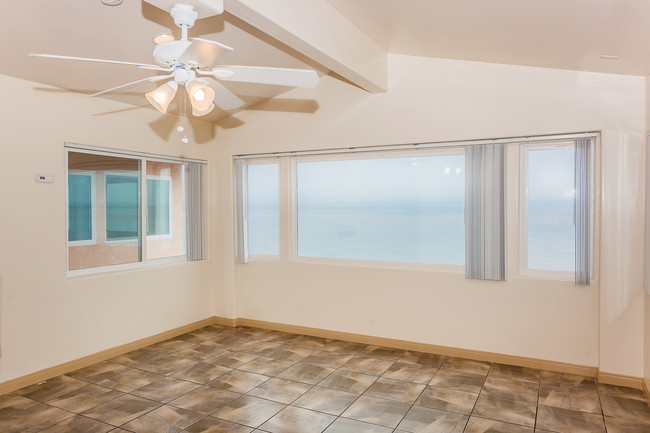 6745 Del Playa Dr in Isla Vista, CA - Building Photo - Interior Photo