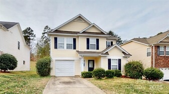 8139 Deodora Cedar Ln in Charlotte, NC - Building Photo