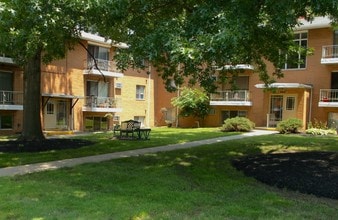 Parma Park East & West - Seniors 55+ in Parma, OH - Building Photo - Building Photo