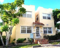 736 Omar Rd in West Palm Beach, FL - Building Photo