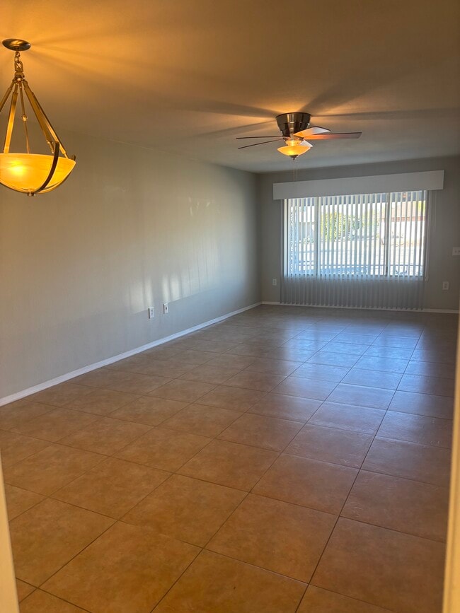 18419 N 94th Dr in Sun City, AZ - Foto de edificio - Building Photo