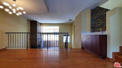 7320 Balboa Blvd in Los Angeles, CA - Building Photo - Building Photo