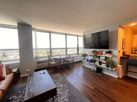 3550 N Lake Shore Dr, Unit Beautiful Furnished Condo in Chicago, IL - Building Photo