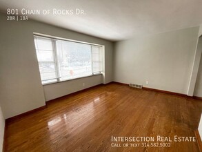 801 Chain of Rocks Dr in St. Louis, MO - Building Photo - Building Photo