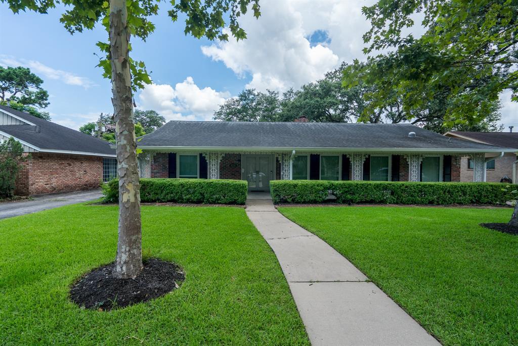 9214 Riddlewood Ln in Houston, TX - Foto de edificio