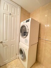 118 Christopher St in New York, NY - Building Photo - Building Photo