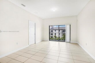 7865 NW 104th Ave, Unit 33 in Doral, FL - Building Photo - Building Photo