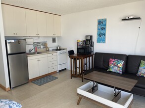 750 Amana St in Honolulu, HI - Building Photo - Building Photo