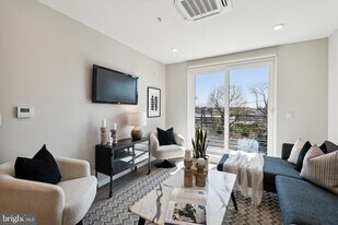 3449 Scotts Ln, Unit A202 in Philadelphia, PA - Building Photo