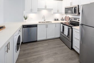 16 Summit Avenue in Hamilton, ON - Building Photo - Interior Photo