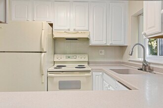 133 Beaconsfield Rd, Unit 21 in Brookline, MA - Building Photo - Building Photo