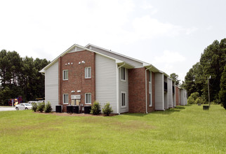 Woodland Park Apartments in St. George, SC - Building Photo - Building Photo