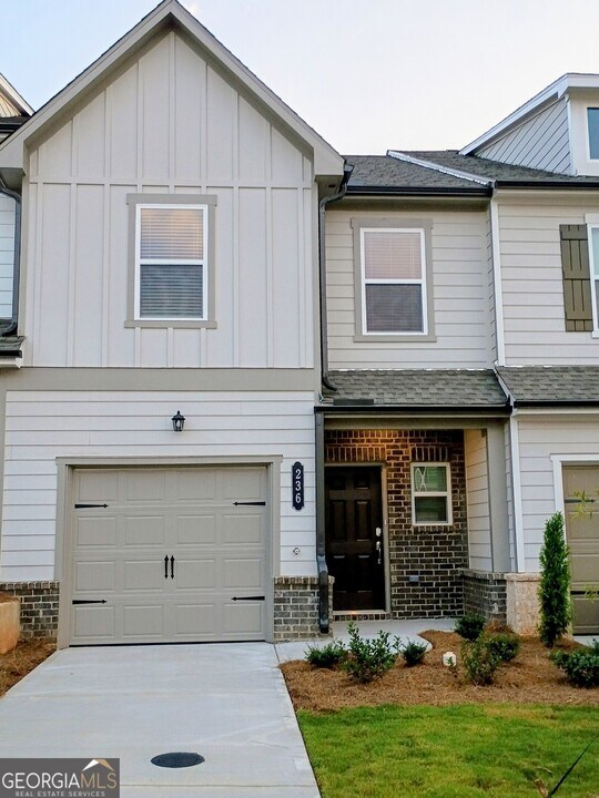 236 Kenoot Dr in Mcdonough, GA - Building Photo