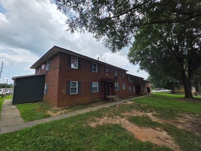 property at 605 W Twenty-Third St