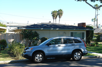 1500-1600 Clay St in Newport Beach, CA - Building Photo - Building Photo