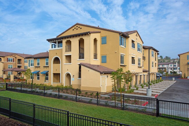 AMLI Camarillo in Camarillo, CA - Foto de edificio - Building Photo