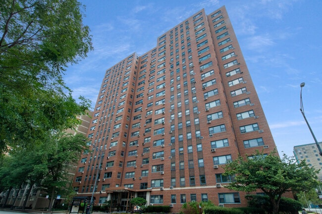 property at 2909 N Sheridan Rd