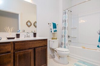 Oakcliff Apartments in Ann Arbor, MI - Building Photo - Building Photo