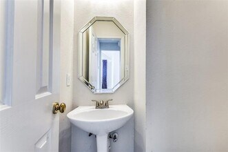 9005 Crown Point Cir in Irving, TX - Building Photo - Building Photo