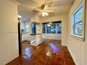 5842 SW 60th St in Miami, FL - Building Photo - Building Photo