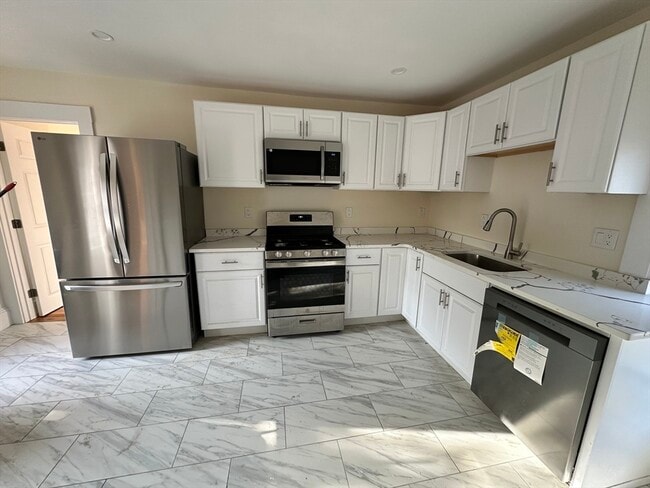 64 Cedar St in Wellesley, MA - Building Photo - Building Photo