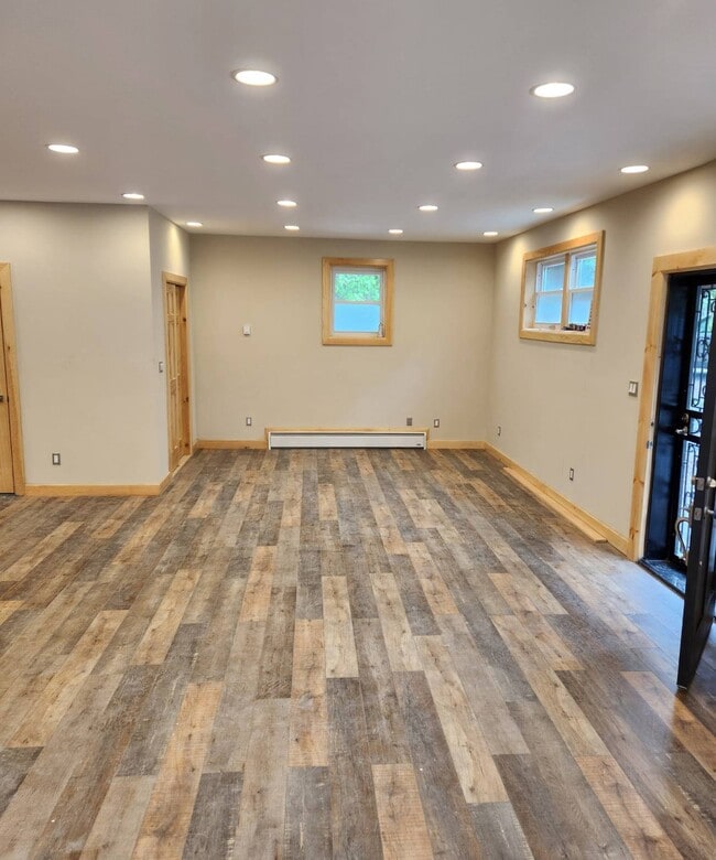 4 Sams Point Rd in Wurtsboro, NY - Building Photo - Building Photo